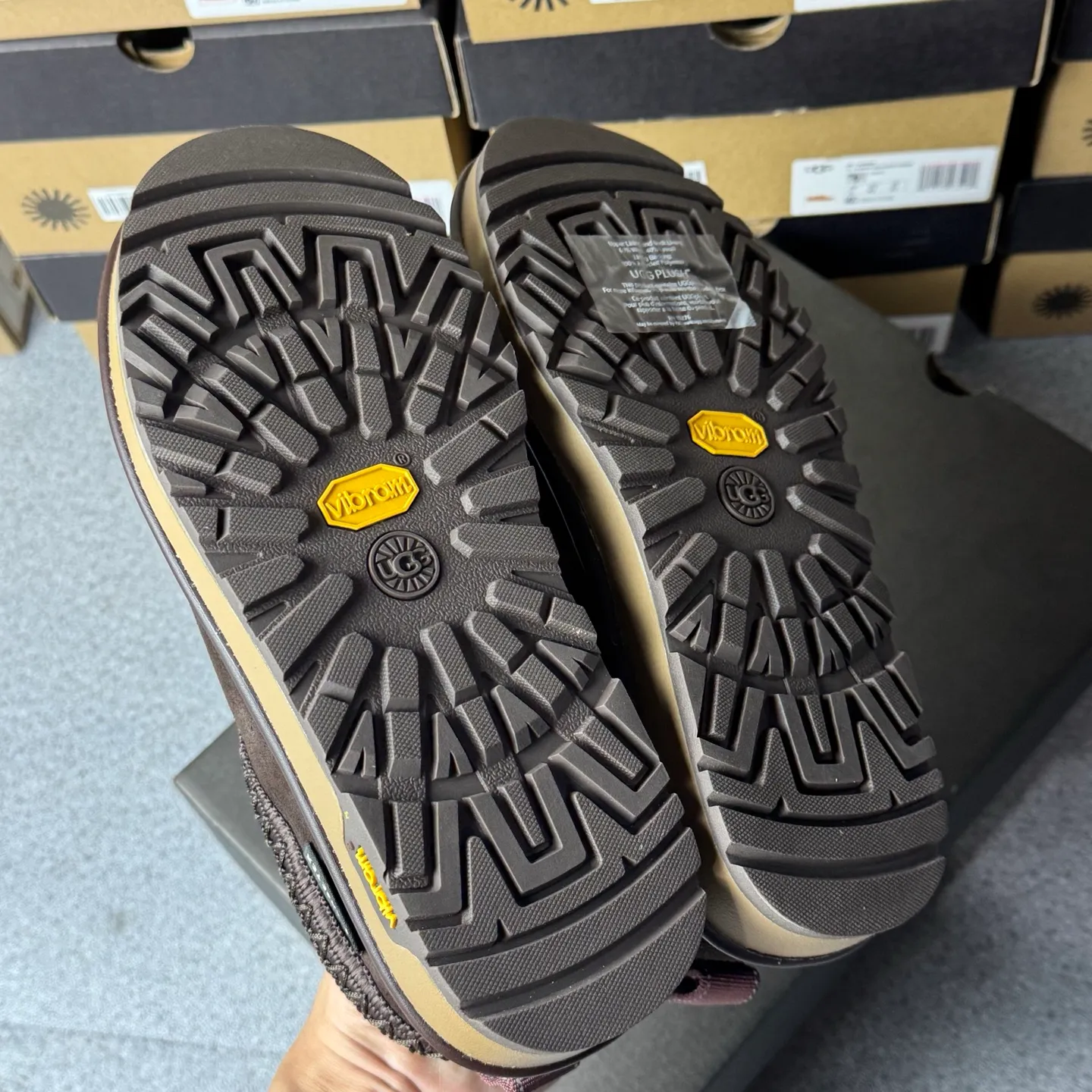 Pick up locally 💰520. The core recommendation is good price. The platform is exclusively for foreign trade. UGG Tasman GTX winter neutral snow shoes 1172790. Produced by ten-year-old brand shoemaking factory production line. Pay attention to every detail. Longfeng A-grade genuine sheep fur. Completely built in accordance with the ZP process. Size: 35 36 37 38 39 40 41 42 43 44 45